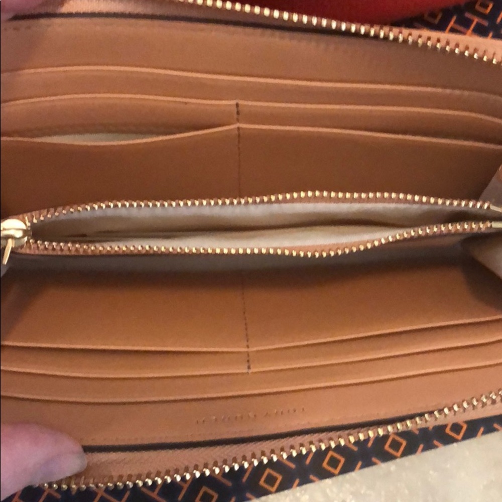Tory Burch continental wallet balloon stripe NWT’s - Picture 4 of 7